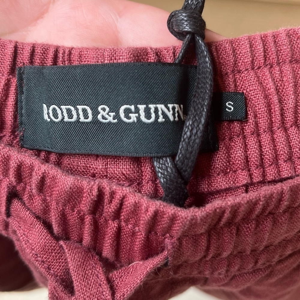 Rodd & Gunn Linen 9" Resort Short in Berry Size Small - Picture 6 of 7